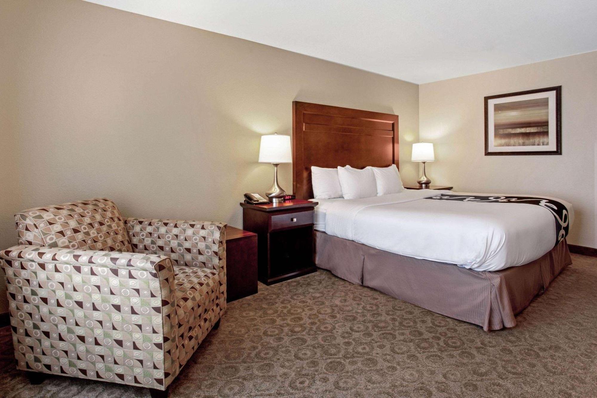 La Quinta By Wyndham Bismarck Hotel Exterior photo